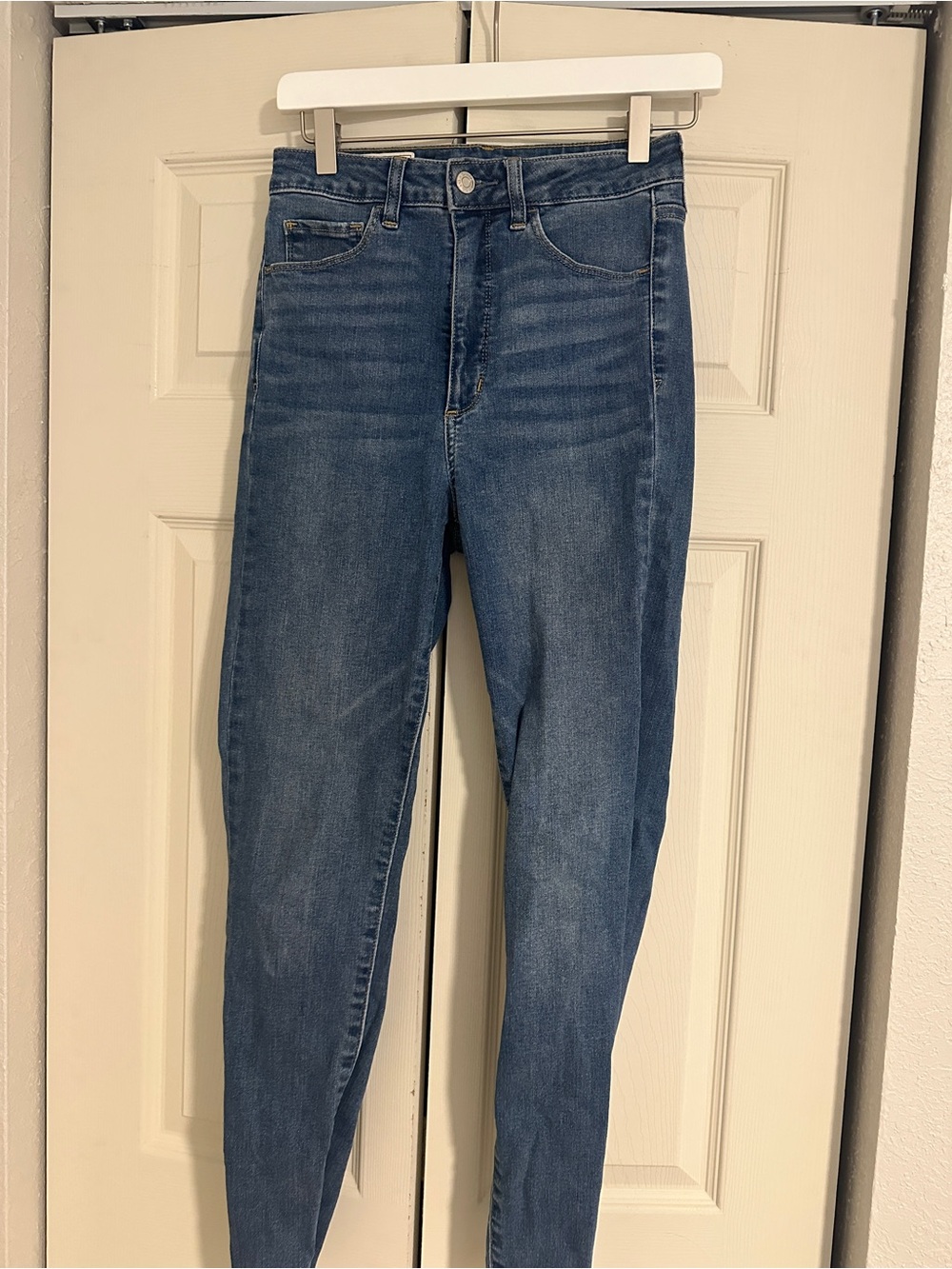 GAP Women's Skinny Jeans in Medium Denim Blue